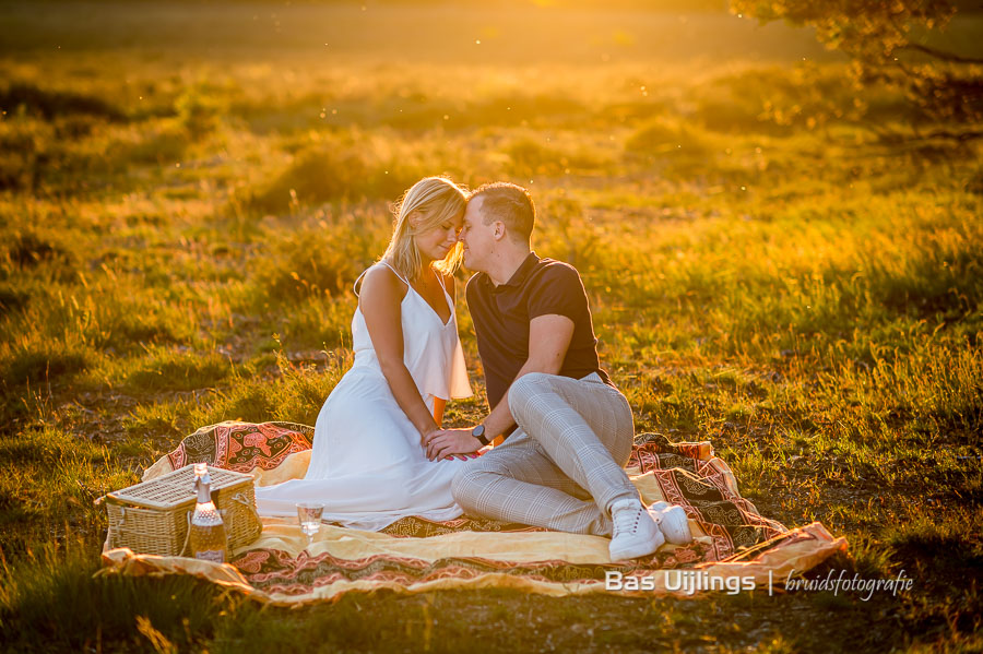 elopement bruiloft picknick zonsondergang